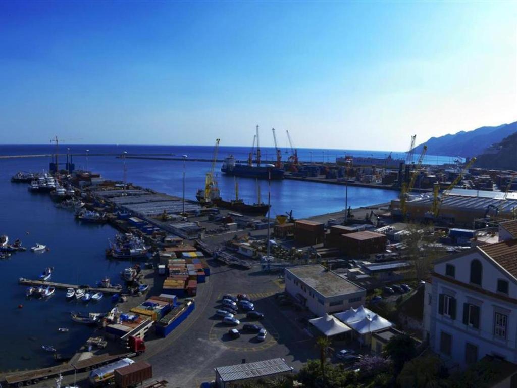 Barone Bed And Breakfast Salerno Bagian luar foto