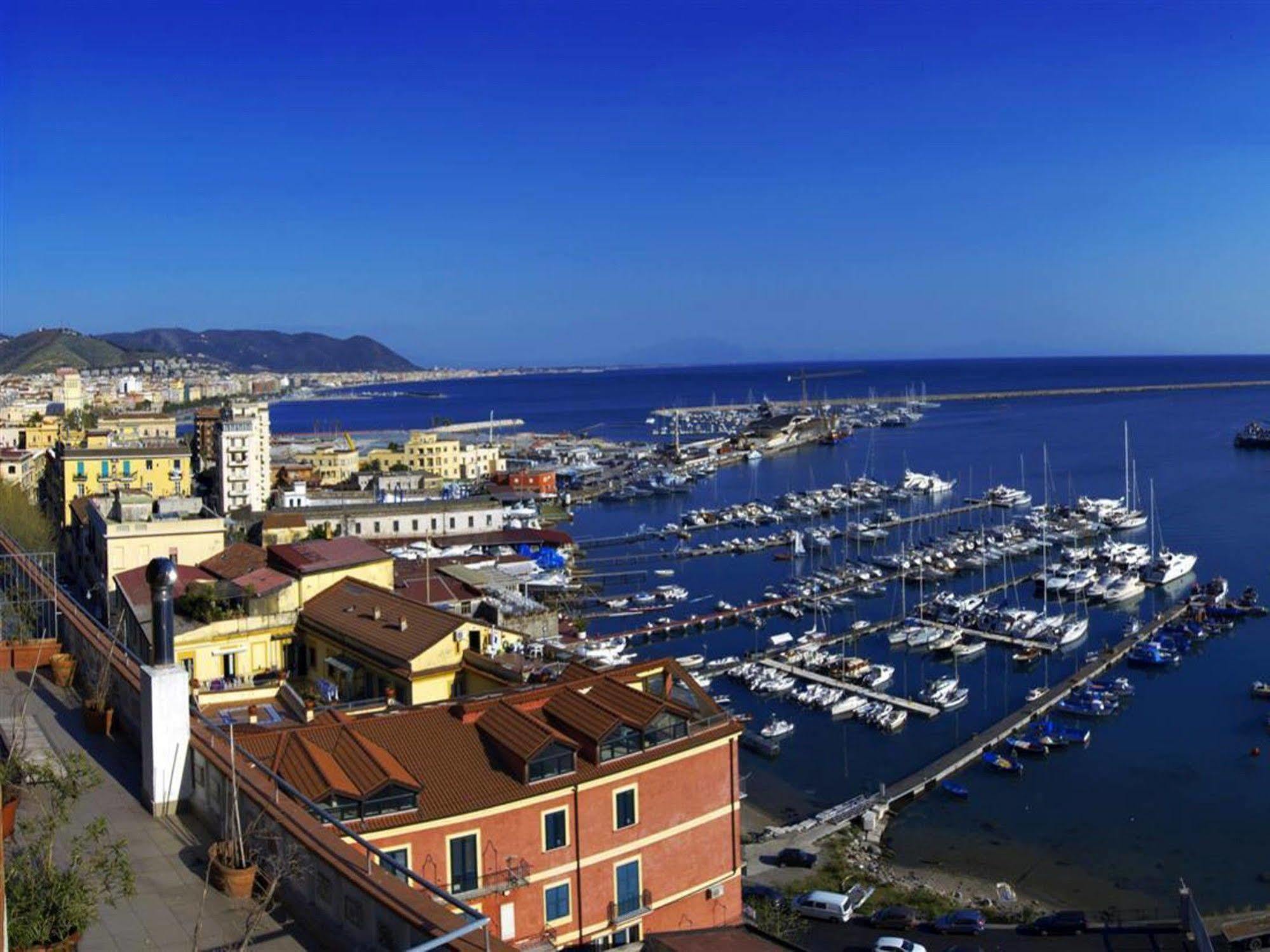 Barone Bed And Breakfast Salerno Bagian luar foto